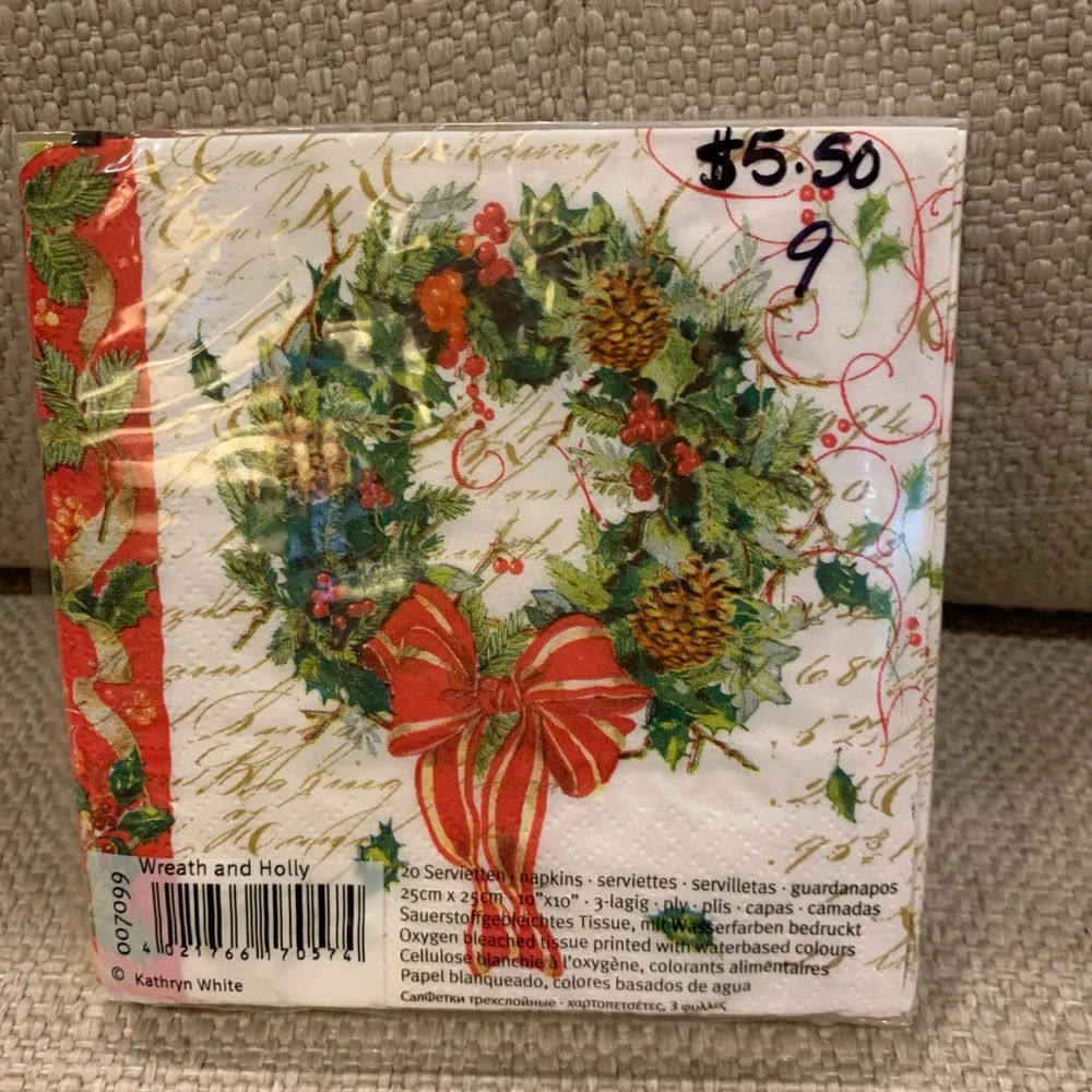 2 pkgs Wreath & Holly Christmas Dinner Napkins